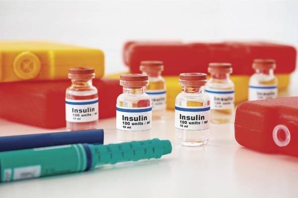 La insulina es un medicamento esencial para las personas con diabetes. La insulina es un medicamento esencial para las personas con diabetes.