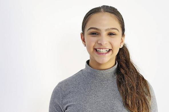 Yael Danon ha estudiado actuación y danza, además de canto, desde los 8 años. Yael Danon ha estudiado actuación y danza, además de canto, desde los 8 años.