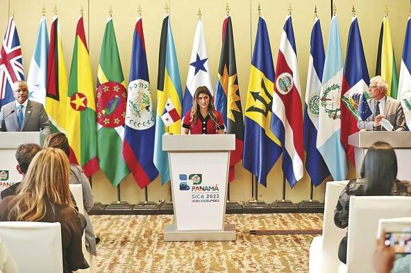 La reunión cerró con una conferencia de prensa en la que participaron Eamon Courtenay, de Belice; Erika Mouynes, de Panamá, y Josep Borrel, de la Unión Europea. La reunión cerró con una conferencia de prensa en la que participaron Eamon Courtenay, de Belice; Erika Mouynes, de Panamá, y Josep Borrel, de la Unión Europea.