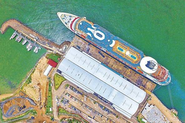 La temporada de cruceros comenzó en octubre por un periodo de cuatro meses. La temporada de cruceros comenzó en octubre por un periodo de cuatro meses.