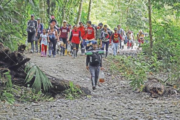 Miles de migrantes llegan a la provincia de Darién después de atravesar la peligrosa selva que divide Panamá y Colombia. Miles de migrantes llegan a la provincia de Darién después de atravesar la peligrosa selva que divide Panamá y Colombia.