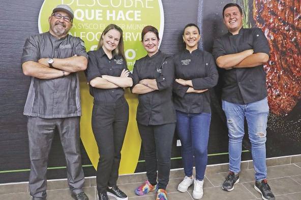 Neil Doherty, Ingrid Moore, Mariana Mattei, Jullissa Rodríguez, Julio Serracín Neil Doherty, Ingrid Moore, Mariana Mattei, Jullissa Rodríguez, Julio Serracín