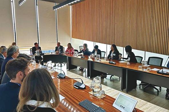 La delegación de empresarios panameños durante una reunión con inversionistas en Chile, este lunes. La delegación de empresarios panameños durante una reunión con inversionistas en Chile, este lunes.