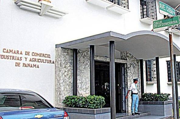 Cámara de Comercio: el despilfarro y el endeudamiento son insostenibles Cámara de Comercio: el despilfarro y el endeudamiento son insostenibles