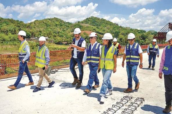 Representantes del BCIE durante un recorrido por el proyecto del corredor de las playas. Representantes del BCIE durante un recorrido por el proyecto del corredor de las playas.