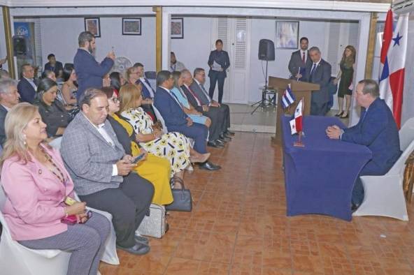 El viernes pasado se realizó una reunión bilateral entre los ministros de Salud de Panamá y Cuba. El viernes pasado se realizó una reunión bilateral entre los ministros de Salud de Panamá y Cuba.