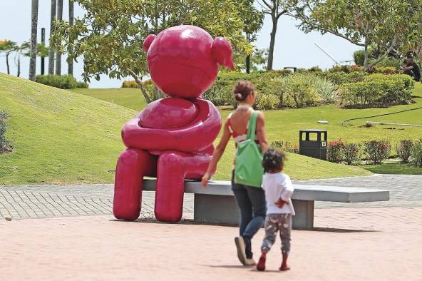 El embarazo adolescente contribuye a perpeturar los ciclos de pobreza y salud precaria. El embarazo adolescente contribuye a perpeturar los ciclos de pobreza y salud precaria.