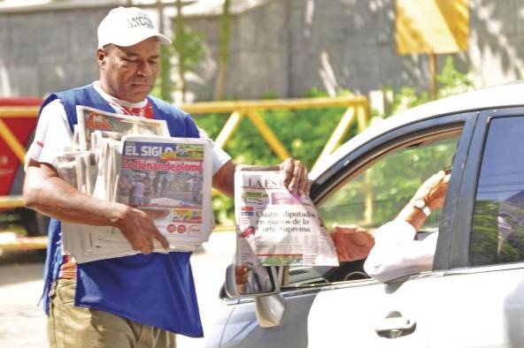 La venta y producción de publicaciones impresas han bajado hasta 30% en diversos países. La venta y producción de publicaciones impresas han bajado hasta 30% en diversos países.