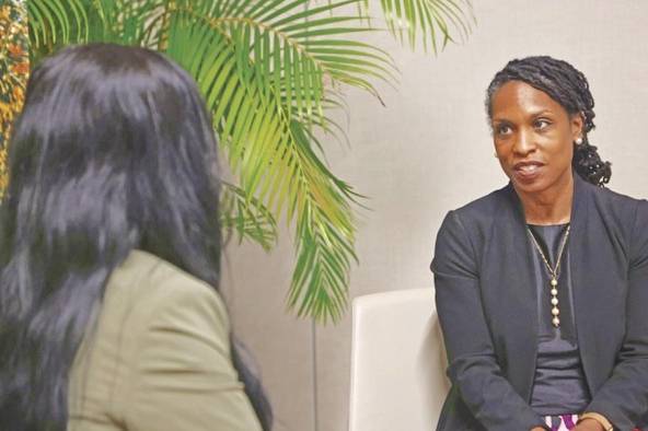 La subsecretaria adjunta del Departamento de Estado de EE.UU., Maxine Burkett, durante la entrevista con “La Decana”. La subsecretaria adjunta del Departamento de Estado de EE.UU., Maxine Burkett, durante la entrevista con “La Decana”.