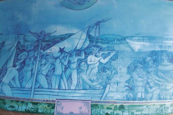 Mirándome tras las rejas de un paño mural Mirándome tras las rejas de un paño mural