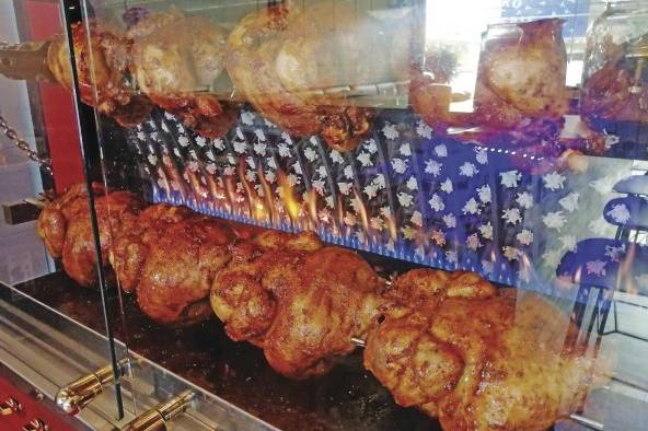 Olympia, en acción. Los pollos son las estrellas de Chicken Chic. Olympia, en acción. Los pollos son las estrellas de Chicken Chic.