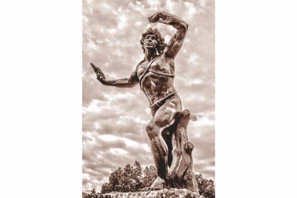 Estatua del líder indígena Urracá, ubicada en la Escuela Normal de Santiago. Estatua del líder indígena Urracá, ubicada en la Escuela Normal de Santiago.