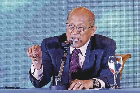 El ministro de Economía y Finanzas, Héctor Alexander El ministro de Economía y Finanzas, Héctor Alexander