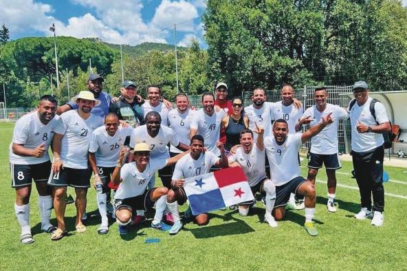 Se destacaron individualmente, Víctor Leren, como máximo goleador, haciéndose acreedor a la Bota de Oro del Torneo Legend. Se destacaron individualmente, Víctor Leren, como máximo goleador, haciéndose acreedor a la Bota de Oro del Torneo Legend.