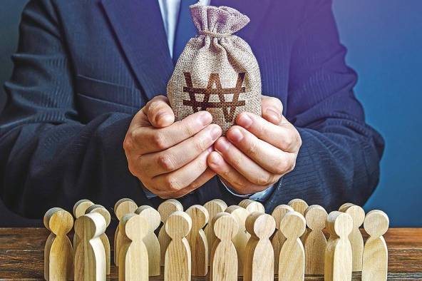 El apoyo financiero sin discriminación es un catalizador del crecimiento económico. El apoyo financiero sin discriminación es un catalizador del crecimiento económico.