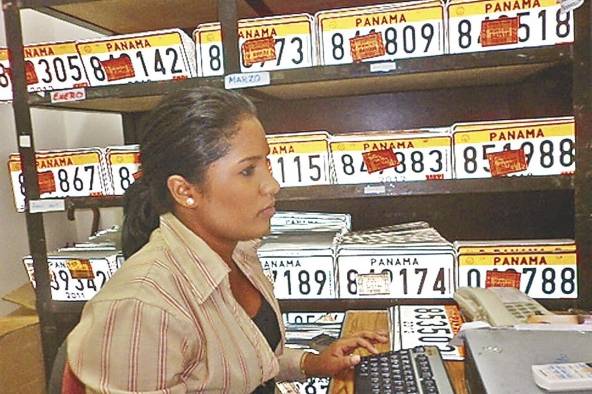 Alcaldía busca extender la vigencia de las placas de autos Alcaldía busca extender la vigencia de las placas de autos