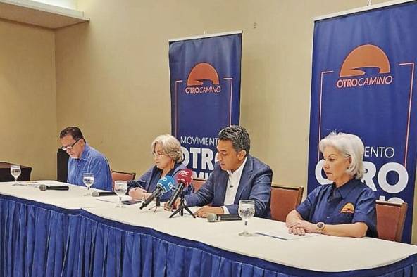 El presidente de Moca, Ricardo Lombana, y parte de su junta directiva. El presidente de Moca, Ricardo Lombana, y parte de su junta directiva.