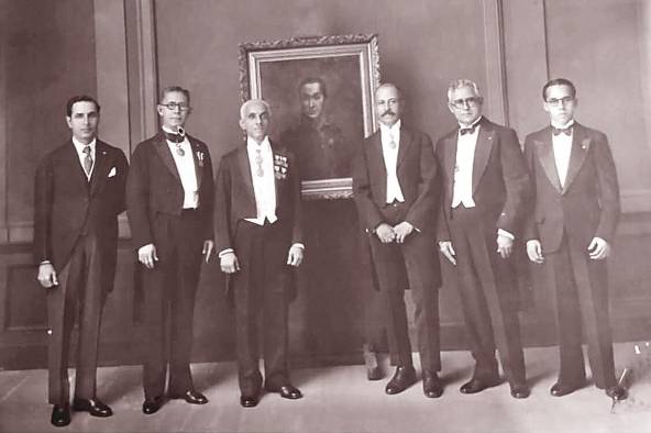 José de la Cruz junto a los miembros fundadores de la Sociedad Bolivariana de Panamá. José de la Cruz junto a los miembros fundadores de la Sociedad Bolivariana de Panamá.