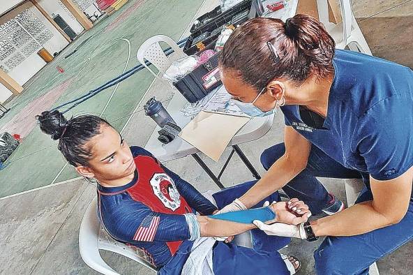 A la doctora Yesica Jiménez le gusta la vivencia diaria con los atletas, con quienes se identifica y aconseja durante sus consultas. A la doctora Yesica Jiménez le gusta la vivencia diaria con los atletas, con quienes se identifica y aconseja durante sus consultas.