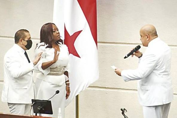 Kayra Harding y Miguel Fanovich también fueron reelegidos para la primera y segunda vicepresidencia, respectivamente. Kayra Harding y Miguel Fanovich también fueron reelegidos para la primera y segunda vicepresidencia, respectivamente.