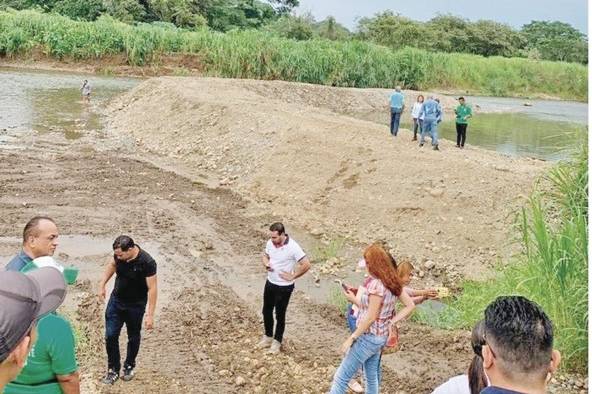 Una subcomisión de diputados hizo una gira al río. Una subcomisión de diputados hizo una gira al río.