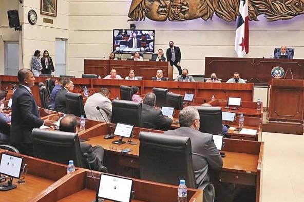 La Asamblea aprobó en tercer debate el proyecto 890, que establece un nuevo esquema para el cobro salarial de representantes y alcaldes. La Asamblea aprobó en tercer debate el proyecto 890, que establece un nuevo esquema para el cobro salarial de representantes y alcaldes.