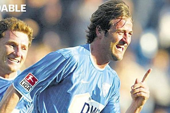 En su faceta como jugador se desempeñó en la posición de delantero. En su faceta como jugador se desempeñó en la posición de delantero.
