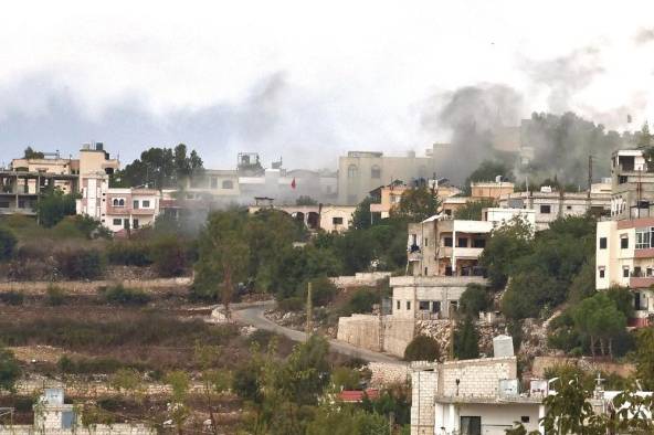 El límite entre el Líbano e Israel volvió a registrar ayer fuertes ataques cruzados. El límite entre el Líbano e Israel volvió a registrar ayer fuertes ataques cruzados.