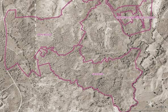 Fotografía aérea del sector de Samaria en 1965: se puede apreciar con claridad que esta era una zona no ocupada, de la cual se extraía madera y era utilizada para la caza y la agricultura por los moradores originales del sector de Don Bosco, quienes se encontraban asentados allí desde al menos 90 años antes de la aparición de los asentamientos informales. Fotografía aérea del sector de Samaria en 1965: se puede apreciar con claridad que esta era una zona no ocupada, de la cual se extraía madera y era utilizada para la caza y la agricultura por los moradores originales del sector de Don Bosco, quienes se encontraban asentados allí desde al menos 90 años antes de la aparición de los asentamientos informales.