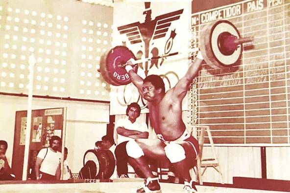 El ex pesista colonense es ahora entrenador físico en un gimnasio privado. El ex pesista colonense es ahora entrenador físico en un gimnasio privado.