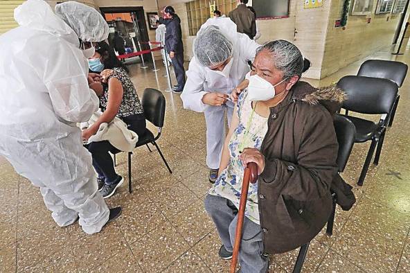 Una de las prioridades es que la vacunación llegue a todos para poner fin a la pandemia. Una de las prioridades es que la vacunación llegue a todos para poner fin a la pandemia.