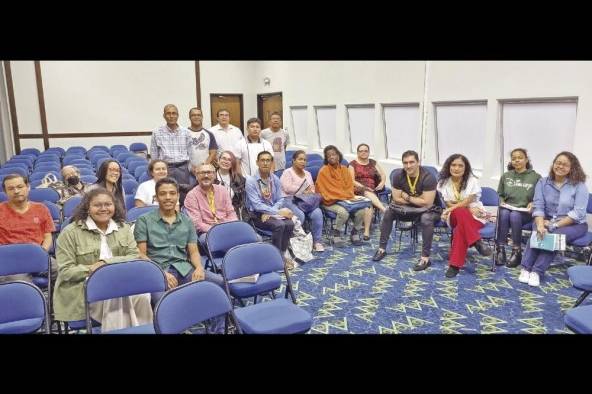 El periodista panameño Daniel Domínguez dictó un taller sobre periodismo cultural en La Feria del Libro que se llevó a cabo en agosto 2023. El periodista panameño Daniel Domínguez dictó un taller sobre periodismo cultural en La Feria del Libro que se llevó a cabo en agosto 2023.