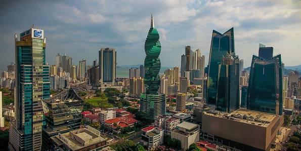 Panorámica parcial de la ciudad de Panamá. Panorámica parcial de la ciudad de Panamá.