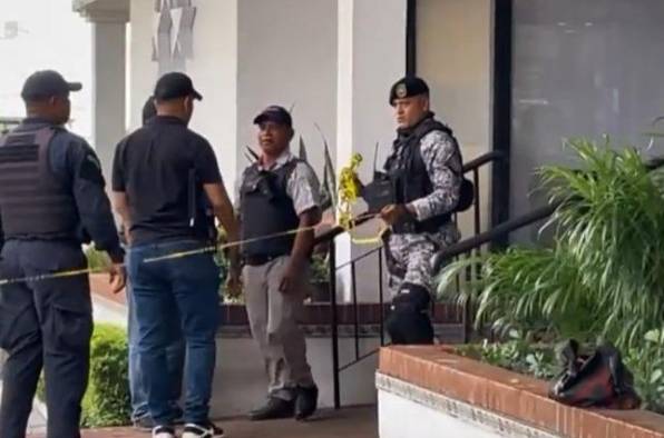Antes de esta decisión Cedeño legalizó la aprehensión del supuesto implicado en el robo. Antes de esta decisión Cedeño legalizó la aprehensión del supuesto implicado en el robo.