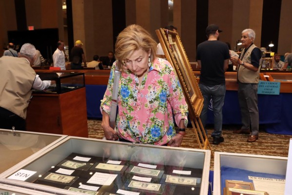 Monedas con los rostros de Carlos Finlay, Manuel Amador Guerrero, Justo Arosemena y Fernando de Lesseps están en la muestra. Monedas con los rostros de Carlos Finlay, Manuel Amador Guerrero, Justo Arosemena y Fernando de Lesseps están en la muestra.