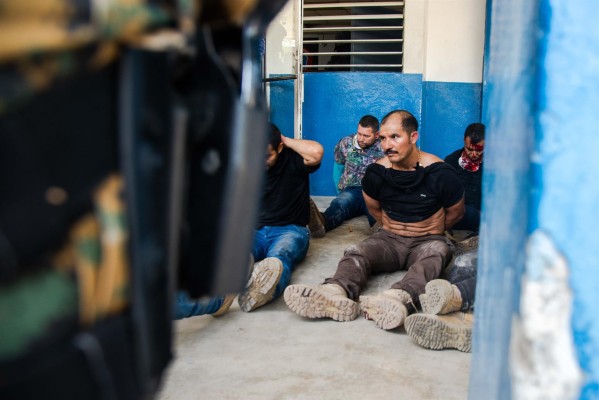 Unas 17 personas han sido identificados como posible miembros del comando que mató a Moïse, 15 exmilitares colombianos y dos estadounidenses de origen haitano. Unas 17 personas han sido identificados como posible miembros del comando que mató a Moïse, 15 exmilitares colombianos y dos estadounidenses de origen haitano.