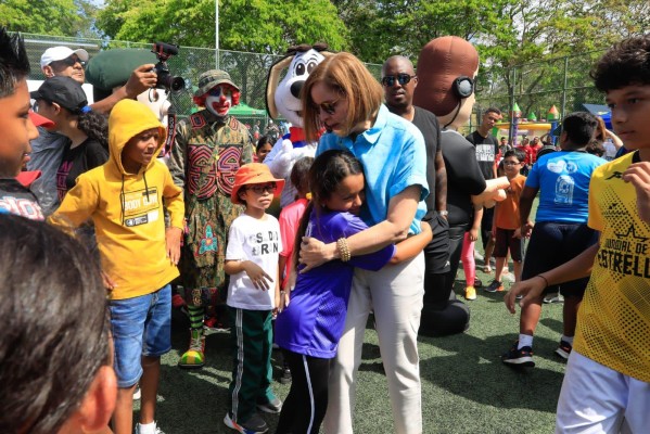 Programa Ver y Oír para Aprender evalúa a 300 niños en cierre del Verano Feliz del Parque Omar. Programa Ver y Oír para Aprender evalúa a 300 niños en cierre del Verano Feliz del Parque Omar.