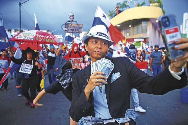 Protestas contra el contraro minero Protestas contra el contraro minero