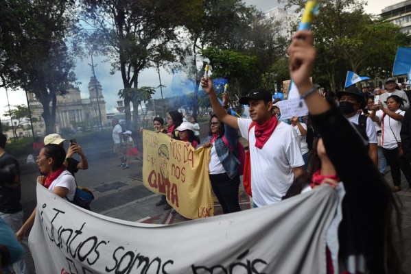 Manifestantes participan en una marcha para exigir que se oficialicen los resultados de las elecciones del pasado 25 de junio. Manifestantes participan en una marcha para exigir que se oficialicen los resultados de las elecciones del pasado 25 de junio.
