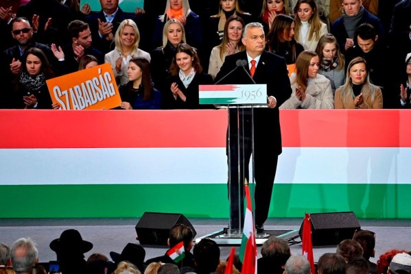 Viktor Orbán, primer ministro de Hungría arremetió este sábado de nuevo contra la Unión Europea. Viktor Orbán, primer ministro de Hungría arremetió este sábado de nuevo contra la Unión Europea.