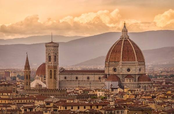 Una imagen panorámica de la Ciudad de Florencia, Italia. Una imagen panorámica de la Ciudad de Florencia, Italia.