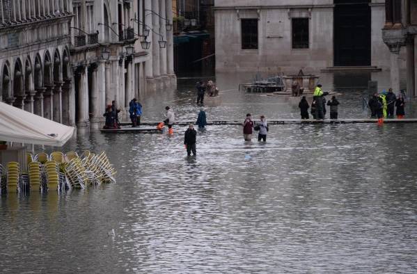 Venecia volvió hoy a sufrir las inundaciones al registrar un aumento del nivel del mar de 150 centímetros Venecia volvió hoy a sufrir las inundaciones al registrar un aumento del nivel del mar de 150 centímetros