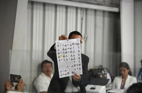 A criterio de Novales, las cámaras empresariales entienden las elecciones como 'la máxima competencia por el poder político'. A criterio de Novales, las cámaras empresariales entienden las elecciones como 'la máxima competencia por el poder político'.