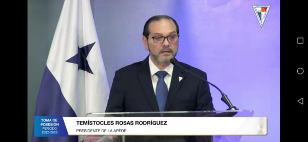 Temístocles Rosas Rodríguez, nuevo presidente de la Apede, en su primer discurso oficial. Temístocles Rosas Rodríguez, nuevo presidente de la Apede, en su primer discurso oficial.