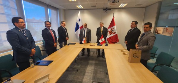 El documento fue firmado por el administrador de la AMP, Noriel Araúz, y por el director general de la Dirección de Capitanías y Guardacostas de la Marina de Guerra, Ernesto Colunge Pinto. El documento fue firmado por el administrador de la AMP, Noriel Araúz, y por el director general de la Dirección de Capitanías y Guardacostas de la Marina de Guerra, Ernesto Colunge Pinto.