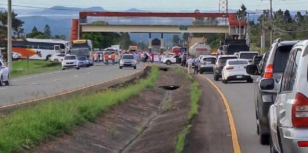 Manifestantes de Horconcito anuncian que mantendrán las vías cerradas Manifestantes de Horconcito anuncian que mantendrán las vías cerradas