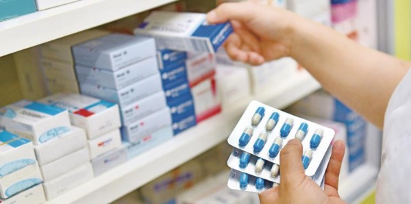 Según Conalfarm, se está causando perjuicios a los usuarios que tienen que esperar más horas por sus medicamentos. Según Conalfarm, se está causando perjuicios a los usuarios que tienen que esperar más horas por sus medicamentos.
