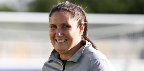 La entrenadora, Hannah Dingley. La entrenadora, Hannah Dingley.