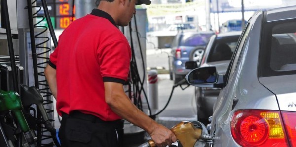 Imagen ilustrativa de un despachador de gasolina. Imagen ilustrativa de un despachador de gasolina.