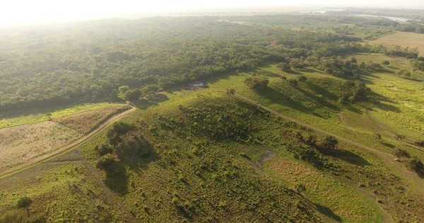 Vista aérea de zona suroeste del monumento en Tabasco. Vista aérea de zona suroeste del monumento en Tabasco.